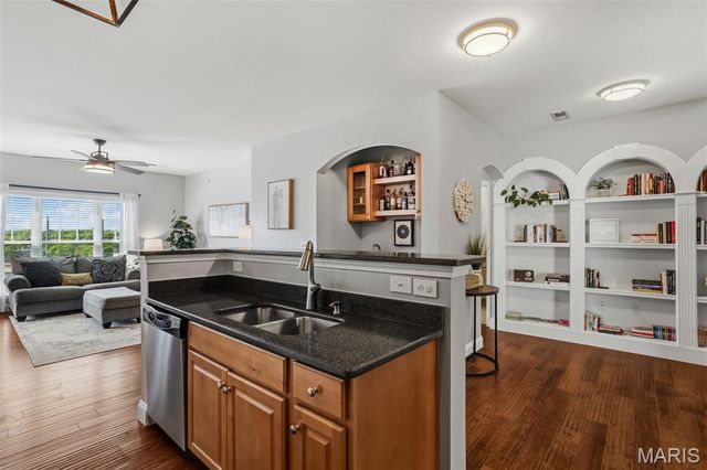 1251 Strassner Drive 2313, Brentwood, MO 63144