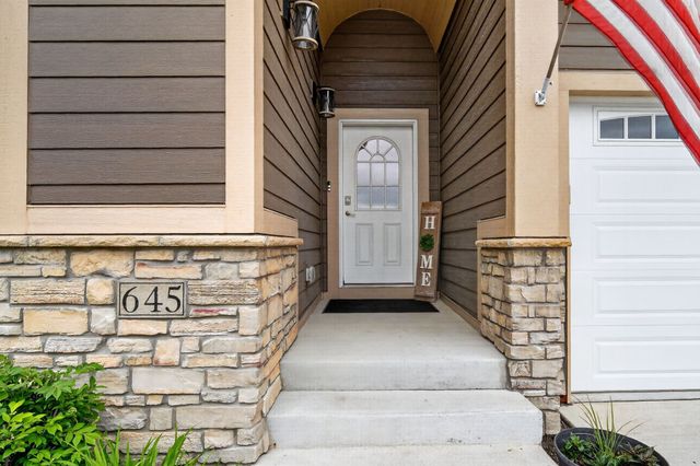 645 Pine Avenue, Norwalk, IA 50211