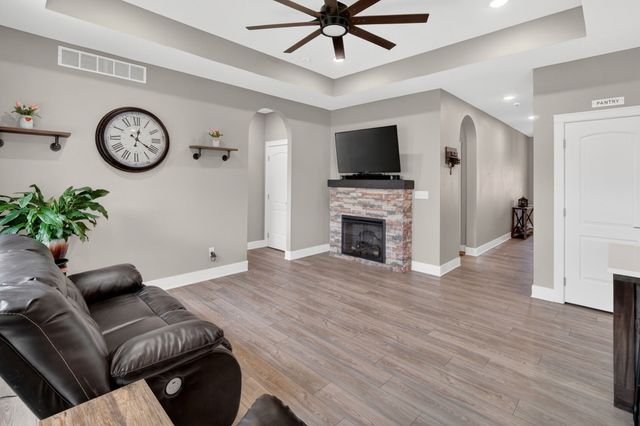 645 Pine Avenue, Norwalk, IA 50211