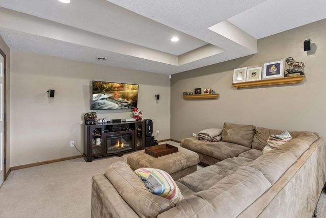 1830 Penstemon Lane, Shakopee, MN 55379