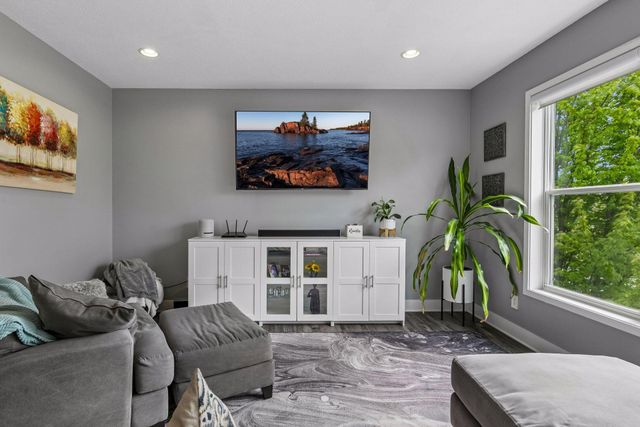 1830 Penstemon Lane, Shakopee, MN 55379