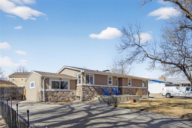 135 S Kendall Street, Lakewood, CO 80226