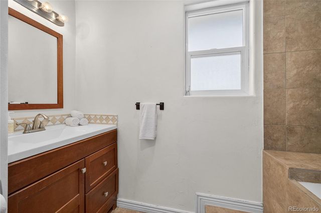 135 S Kendall Street, Lakewood, CO 80226