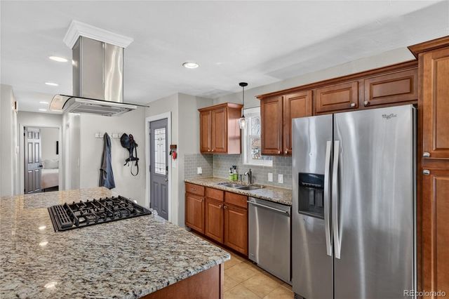 135 S Kendall Street, Lakewood, CO 80226