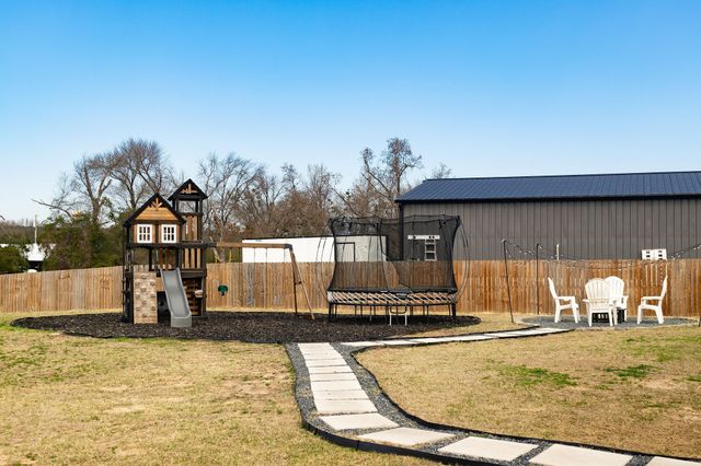 12432 Maplewood Drive, Lindale, TX 75771