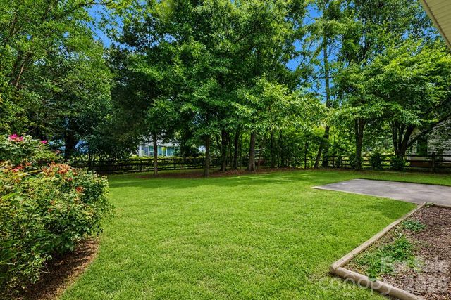 11327 Ridge Oak Drive, Charlotte, NC 28273