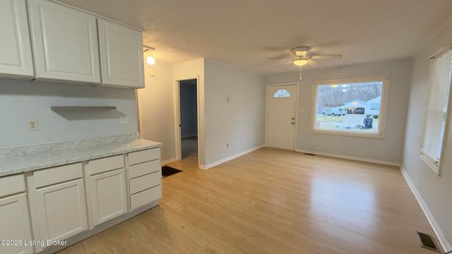 4203 Searcy Dr, Louisville, KY 40216