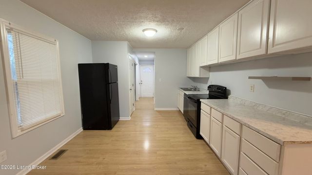 4203 Searcy Dr, Louisville, KY 40216