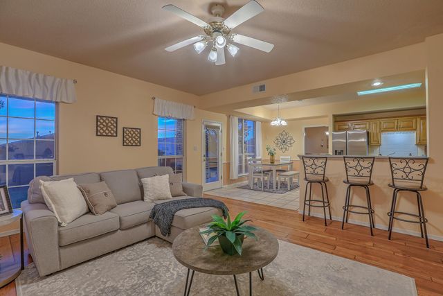 8305 Calle Soquelle NE, Albuquerque, NM 87113