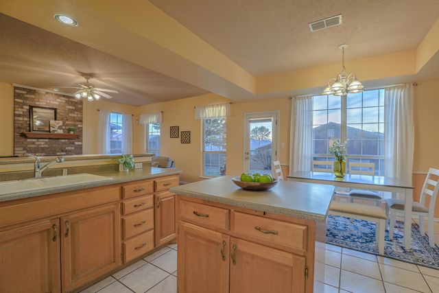 8305 Calle Soquelle NE, Albuquerque, NM 87113