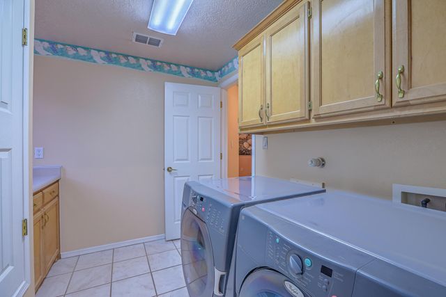 8305 Calle Soquelle NE, Albuquerque, NM 87113