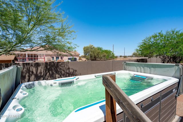 1823 W MADDOCK Road, Phoenix, AZ 85086