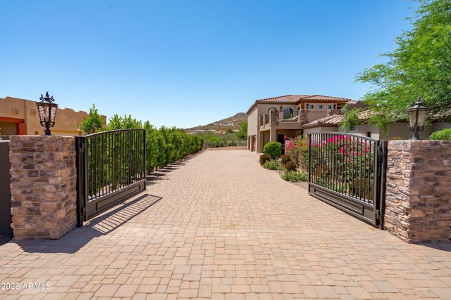 1823 W MADDOCK Road, Phoenix, AZ 85086