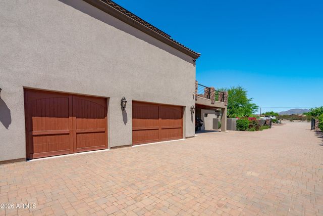 1823 W MADDOCK Road, Phoenix, AZ 85086