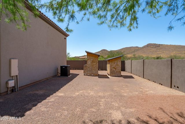 1823 W MADDOCK Road, Phoenix, AZ 85086