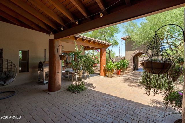 1823 W MADDOCK Road, Phoenix, AZ 85086