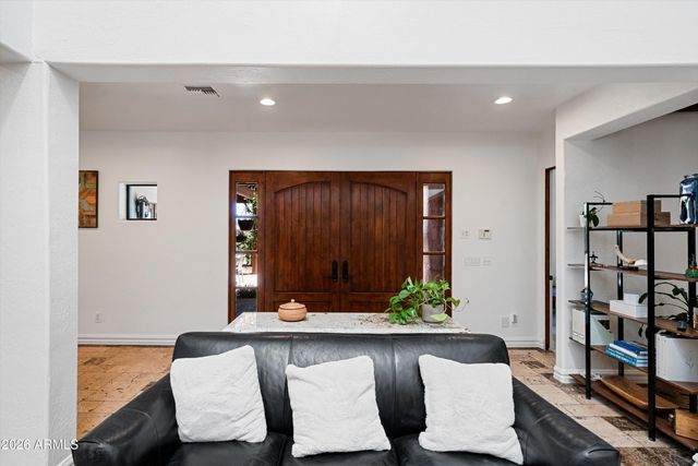 1823 W MADDOCK Road, Phoenix, AZ 85086