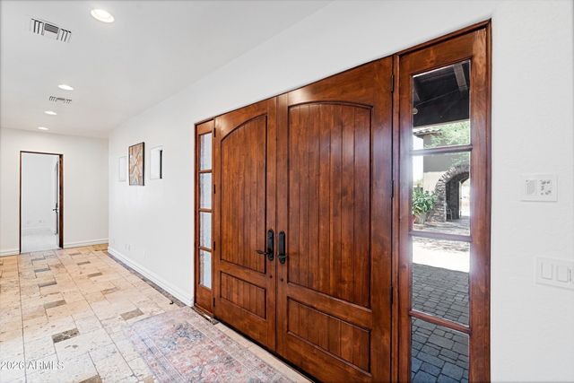1823 W MADDOCK Road, Phoenix, AZ 85086