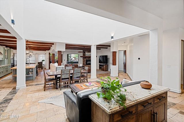 1823 W MADDOCK Road, Phoenix, AZ 85086