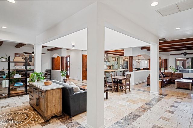 1823 W MADDOCK Road, Phoenix, AZ 85086
