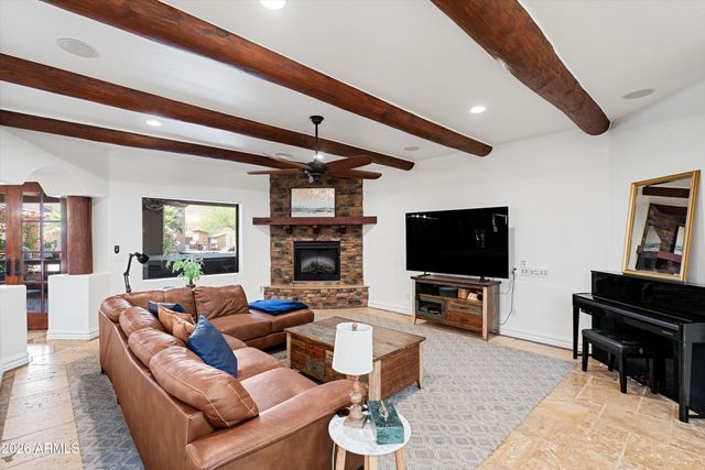 1823 W MADDOCK Road, Phoenix, AZ 85086
