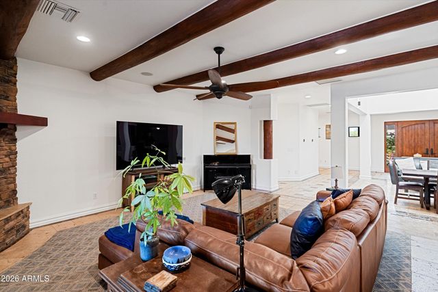 1823 W MADDOCK Road, Phoenix, AZ 85086