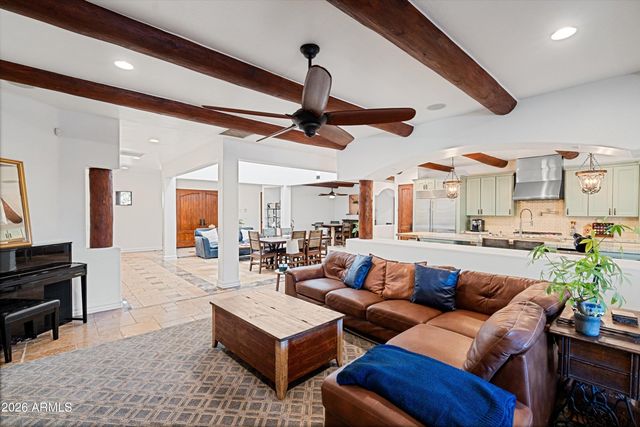 1823 W MADDOCK Road, Phoenix, AZ 85086