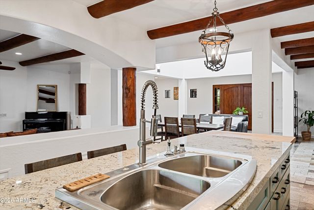 1823 W MADDOCK Road, Phoenix, AZ 85086