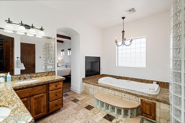 1823 W MADDOCK Road, Phoenix, AZ 85086