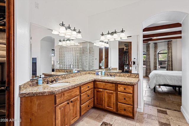 1823 W MADDOCK Road, Phoenix, AZ 85086