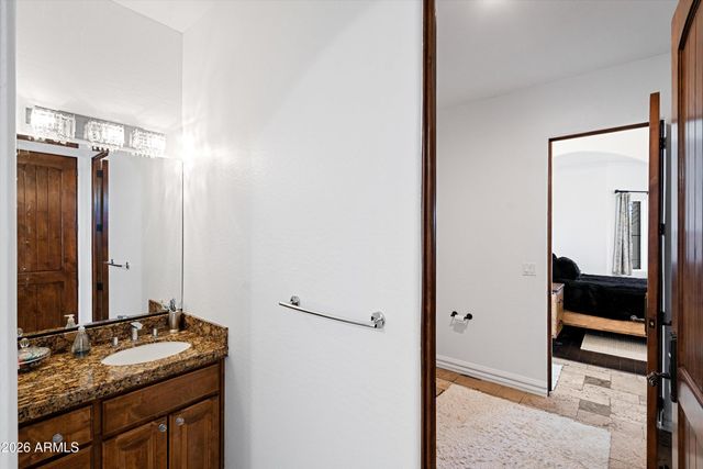 1823 W MADDOCK Road, Phoenix, AZ 85086