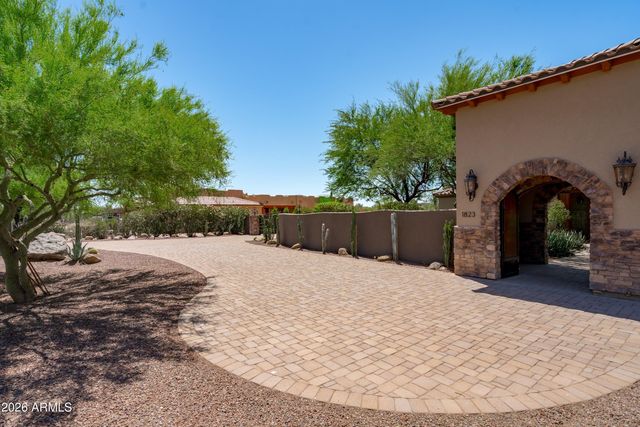 1823 W MADDOCK Road, Phoenix, AZ 85086
