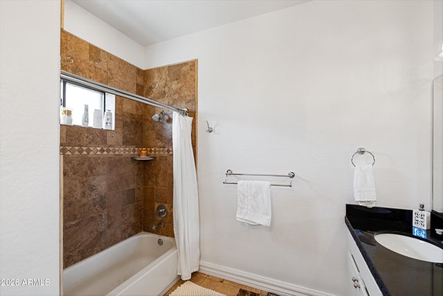1823 W MADDOCK Road, Phoenix, AZ 85086