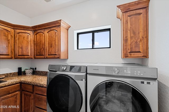 1823 W MADDOCK Road, Phoenix, AZ 85086