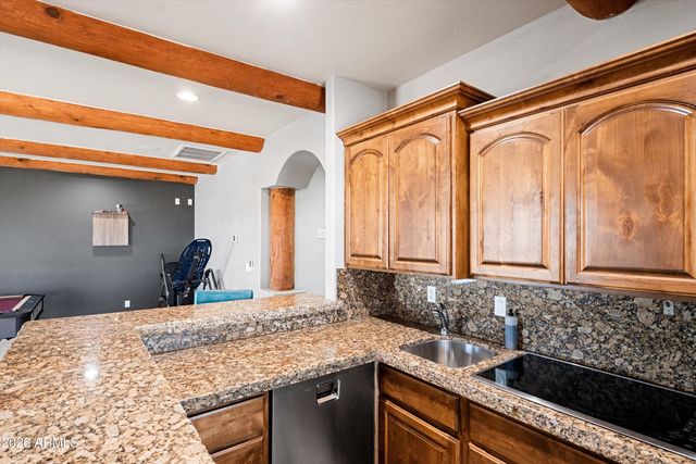 1823 W MADDOCK Road, Phoenix, AZ 85086