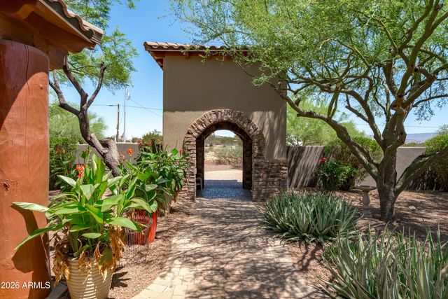 1823 W MADDOCK Road, Phoenix, AZ 85086