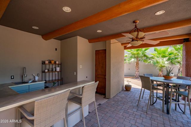 1823 W MADDOCK Road, Phoenix, AZ 85086