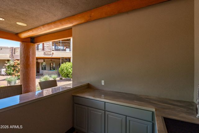 1823 W MADDOCK Road, Phoenix, AZ 85086
