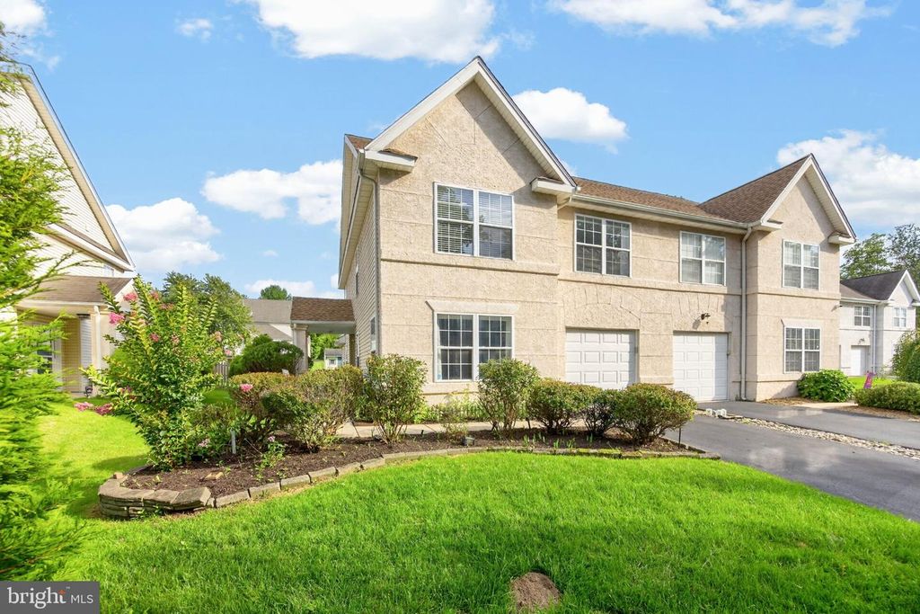 636 ELM ST, ROYERSFORD, PA 19468 — exterior