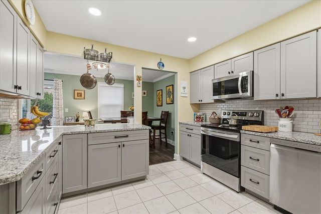 2356 Big Rock Rd, Hampton, PA 15101