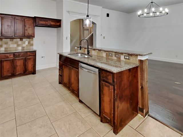 300 Madison Street, Burleson, TX 76028