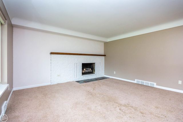 8428 Bellarine Drive, Shelby Twp, MI 48316