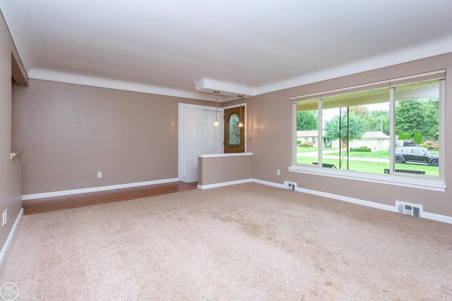 8428 Bellarine Drive, Shelby Twp, MI 48316