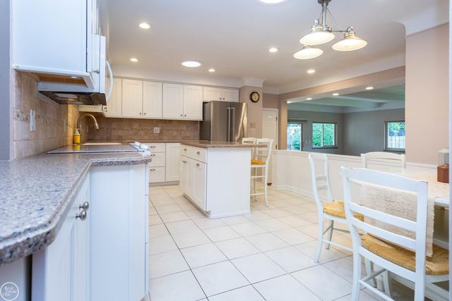 8428 Bellarine Drive, Shelby Twp, MI 48316