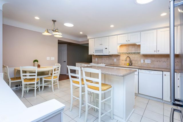 8428 Bellarine Drive, Shelby Twp, MI 48316