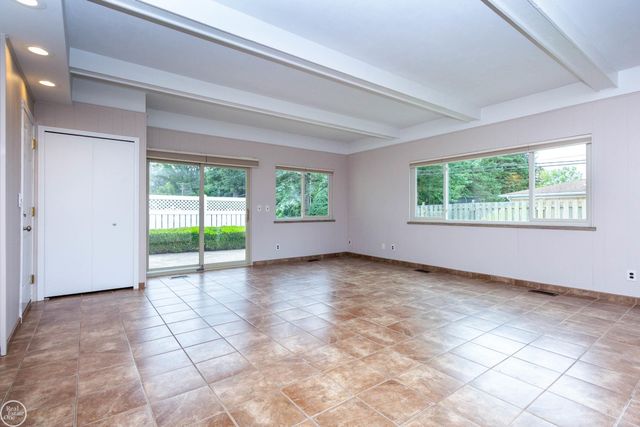 8428 Bellarine Drive, Shelby Twp, MI 48316