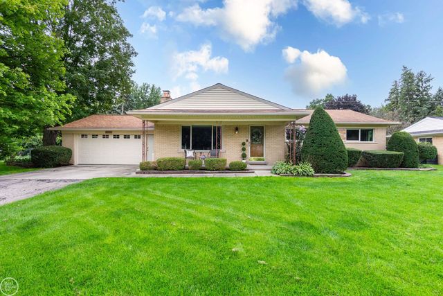 8428 Bellarine Drive, Shelby Twp, MI 48316