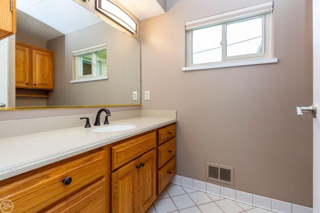 8428 Bellarine Drive, Shelby Twp, MI 48316