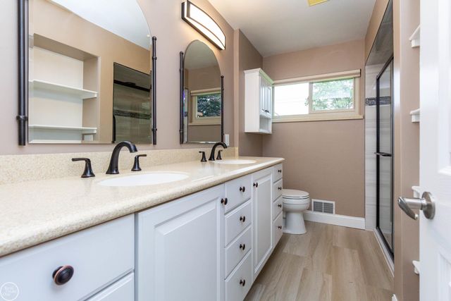 8428 Bellarine Drive, Shelby Twp, MI 48316