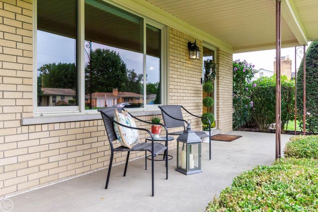 8428 Bellarine Drive, Shelby Twp, MI 48316